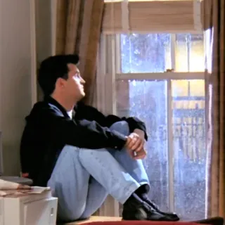 😒 bbccb6a7 Chandler Bing Friends 챈들러, 프렌즈, 앉아있는, 창문 telegram sticker