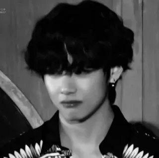 🥲 61e10331 V kpop, idol, korean, singer, v, bts whatsapp sticker