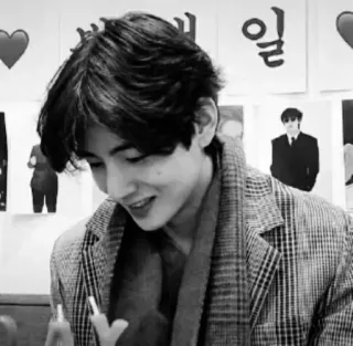 ⛓ beb2bb54 V V, BTS, Kim Taehyung, K-pop, singer, Korean, celebrity whatsapp sticker