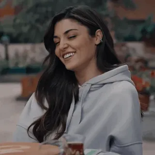 🐾 1d8fc8df mujer, sonriendo, retrato, interior telegram sticker