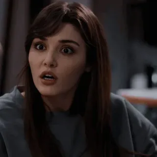 🐾 2b4ef72b mujer, retrato, sorprendida, Hande Erçel, actriz, persona telegram sticker