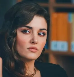 🐾 377f85c6 mujer, retrato, persona, cara, morena, seria telegram sticker