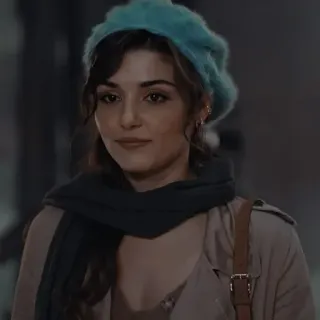 🐾 5060a057 mujer, boina, bufanda, retrato, persona telegram sticker