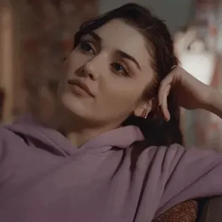 🐾 8d1a959d mujer, retrato, sudadera con capucha, hande ercel telegram sticker