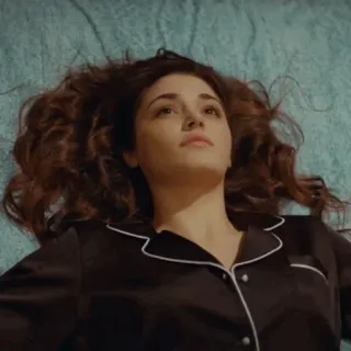 🐾 abd9d0e8 mujer, acostada, retrato, moda, persona, belleza telegram sticker