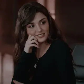 🐾 e090659b mujer, persona, retrato, Hande Erçel, actriz telegram sticker