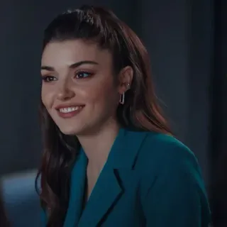 🐾 f82c4b3b mujer, persona, sonrisa, retrato, belleza, moda, hande ercel telegram sticker