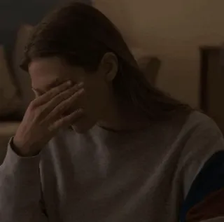 🧊 06990b87 伤心, 沮丧, 女人, 捂脸, 苦恼 telegram sticker