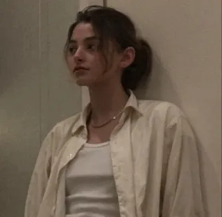 🧊 dce2ddc1 女人, 肖像, 女性, 衬衫, 项链 telegram sticker