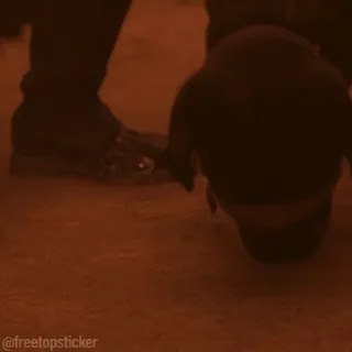 😟 cf52f1f1 persona, terra, stivali, violenza telegram sticker