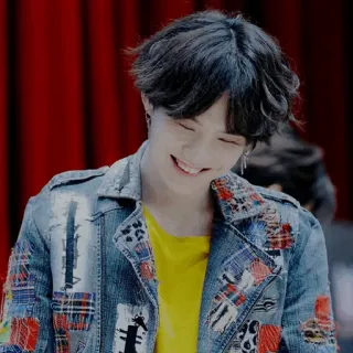 💮 8031e021 Suga osoba, mężczyzna, K-pop, piosenkarz, Suga, BTS, uśmiechnięty whatsapp sticker