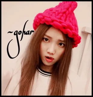 🥀 001f13b0 gohar wanita, topi, potret, gadis, topi merah, Gohar telegram sticker