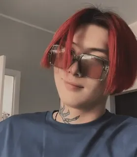 😎 2cae8ef1 Person, rote Haare, Sonnenbrille, Tattoo, junger Mann, Porträt telegram sticker