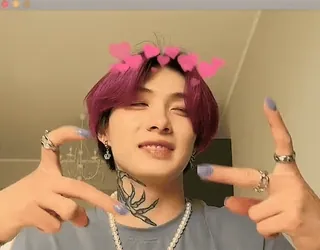 🥰 6ebcbead Mann, pinke Haare, Porträt, Halskette, Tattoo, Herzen telegram sticker