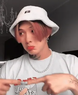 🥺 c51175c5 person, mann, porträt, hut, drinnen, jung, stil telegram sticker