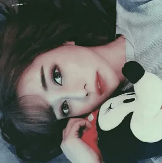 🐾 2db1ebe8 mulher, deitada, pelúcia Mickey Mouse telegram sticker