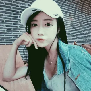 🐾 6cdfb30e mulher, retrato, asiática, garota, fofa, boné, jaqueta jeans telegram sticker