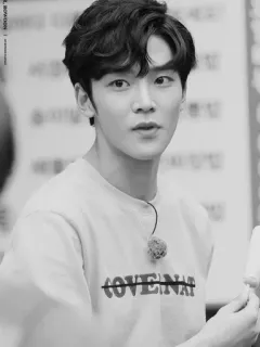 🎲 a7ee651e COVENANT man, koreaans, portret, zwart wit telegram sticker