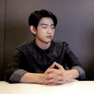 😑 f22fab27 uomo, interno, seduto, ritratto telegram sticker