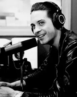 〰 91adbc3c G-Eazy G-Eazy, rapper, músico, preto e branco, retrato, fones de ouvido whatsapp sticker