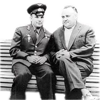🔛 e9b5cd38 Yuri Gagarin Jurij Gagarin, spazio, sovietico, cosmonauta, URSS, militare telegram sticker