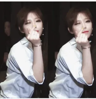 🍎 5c9d62cb kpop, coeur avec les doigts, coréen, fille, cheveux courts, chemisier, sourire telegram sticker