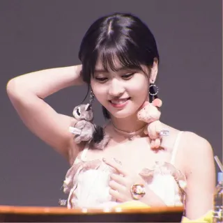 🩰 250c2cde ผู้หญิง, คน, ยิ้ม, ต่างหู, ภาพเหมือน telegram sticker