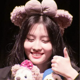 🩰 b77f6802 ผู้หญิง, ยิ้ม, ยกนิ้วโป้ง, น่ารัก, ตุ๊กตาหมี, ผม telegram sticker