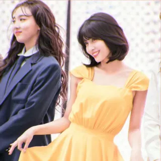 🥨 cc54d146 ผู้หญิง, แฟชั่น, เคป็อป, ชุดเดรส, สีเหลือง, ยิ้ม telegram sticker