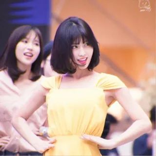 🥨 e253da56 ผู้หญิง, kpop, ไอดอล, ชุดเดรส, สีเหลือง, momo telegram sticker