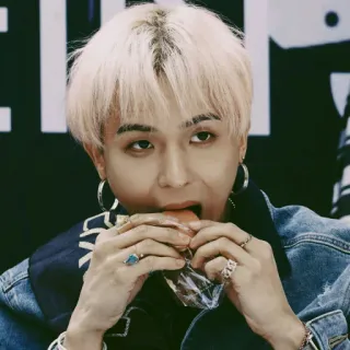 🌑 463083fa orang, makan, makanan, potret, rambut pirang, cincin telegram sticker