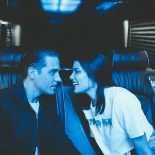 🕊 2a7510d2 TOXIC ANGEL wanita, pria, senyum, hubungan, tertawa telegram sticker