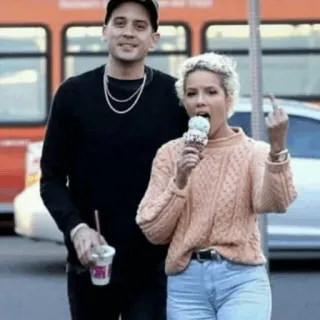 🕊 77ba2b99 orang, jari tengah, menyinggung, selebriti, es krim telegram sticker