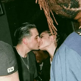 🌹 8a7beb94 ciuman, cinta, pasangan, hubungan, kasih sayang, romansa telegram sticker