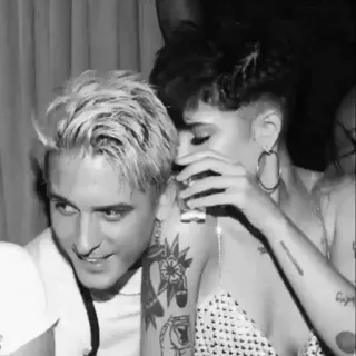 🕊 9a84157c orang, pasangan, pesta, tato, kehidupan malam telegram sticker