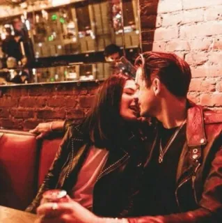 🕊 ab0b251e pasangan, ciuman, cinta, romansa, kencan telegram sticker