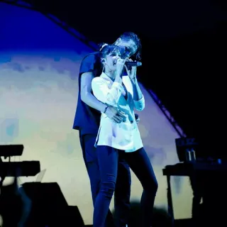 🌹 bcd4ccab penyanyi, musisi, pertunjukan, konser, panggung, musik telegram sticker