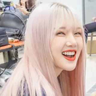 😄 04200639 donna, sorridente, ritratto, persona, capelli rosa, felice telegram sticker