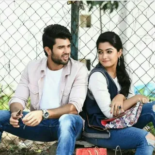 😄 812d8b3b pasangan, duduk, kasual, senyum, selebriti telegram sticker