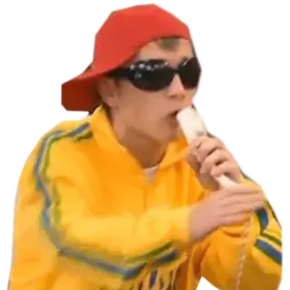 😏 c52d7b9b homem, boné vermelho, jaqueta amarela, óculos de sol, telefone, pessoa, ligando telegram sticker