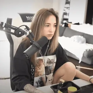 😋 a70eff4a LOVE Katze, T-Shirt, Frau, Person, Essen, Innen whatsapp sticker