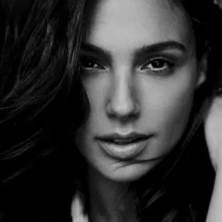 😏 92fae401 Gal Gadot aktris, selebriti, wanita, potret, hitam putih, wajah, orang telegram sticker
