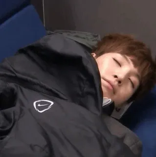 😴 bc50ab5b śpiący, osoba, kurtka, wewnątrz, relaks telegram sticker