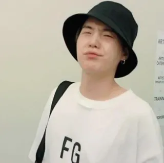 🥴 d8201e46 FG osoba, kapelusz, koszulka, k-pop, koreański telegram sticker