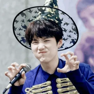 🐱 f300ed6e osoba, mikrofon, kapelusz, halloween, kpop, idol telegram sticker