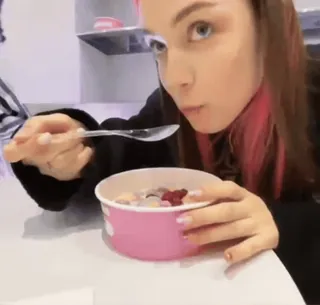 🤍 f0e07835 makanan, wanita, mangkuk, sendok, makan, yogurt telegram sticker