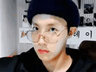 👀 509a4ff5 J-Hope kpop, 偶像, 音乐, 歌手, 肖像, 名人 telegram sticker