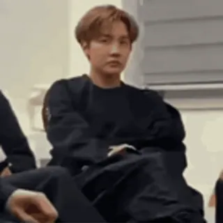 😐 d65e9508 男人, 坐着, 无聊, 人, 室内 telegram sticker