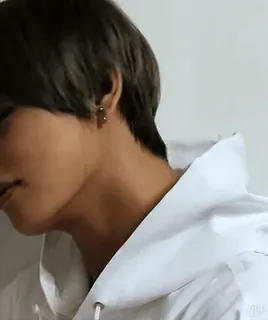 😅 4c893bc2 K-Pop, Person, Mann, Promi, V, Koreanisch, Sänger telegram sticker