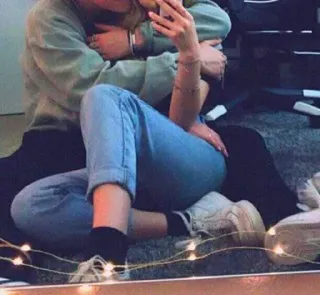 😍 270b8adf Paar, Jeans, Sneakers, Umarmung, Liebe whatsapp sticker